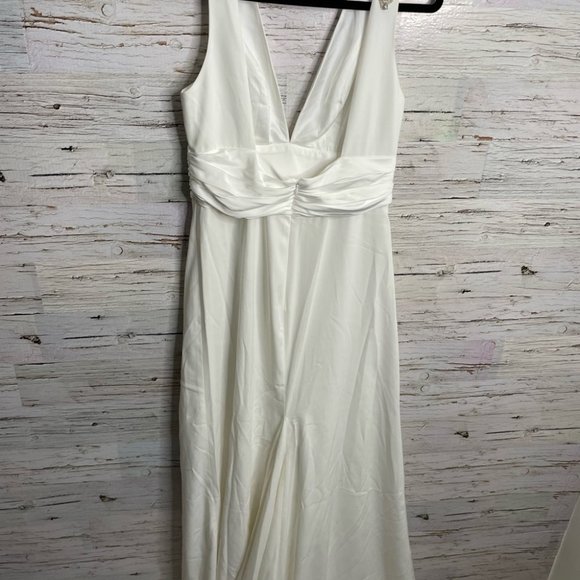 Carmen Marc Valvo C90042 Wedding Dress V Neck size 8 - Picture 5 of 11